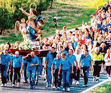 Processione Mariana da Corneliano d’Alba (CN), al Santuario di Maria Assunta a Castellero, settembre 2017. Foto Oltre lo scatto / Tesio Rino Corneliano. Processione Mariana da Corneliano d’Alba (CN), al Santuario di Maria Assunta a Castellero, settembre 2017. Foto Oltre lo scatto / Tesio Rino Corneliano.